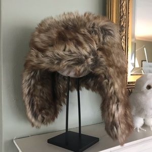 Gap kids trapper-style faux fur hat, like new